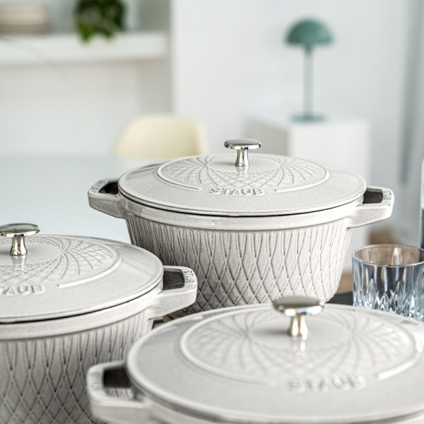 Twister. Cocotte ronde en fonte Truffe Blanche de 20 à 24 cm - Staub | Art. 3272340056727 - vue 7