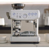 The Barista Express Impress. Machine à expresso Blanc sel de mer - Sage | Art. 9355973097986 - vue 3